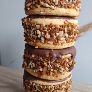 Alfajor Chocolate con Praliné (10 Unidades)